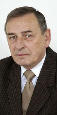 Zbigniew Romaszewski, Polish politician, dies at age 74